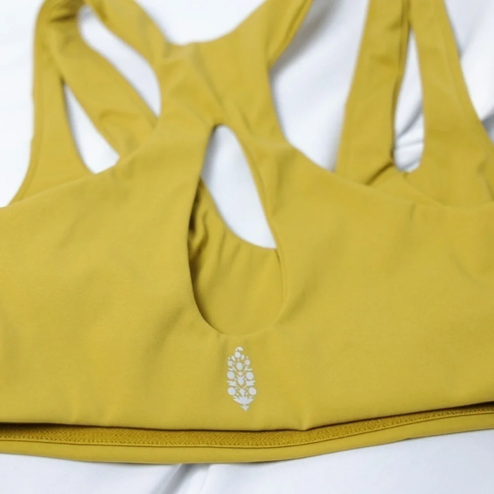 🅽🅴🆆 𝓕𝓻𝓮𝓮 𝓟𝓮𝓸𝓹𝓵𝓮 Movement racerback marigold sports bra, size XS